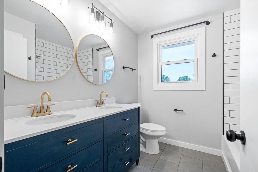 Building Photo - 208 Aster Dr