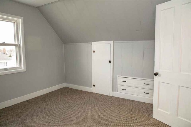 Building Photo - 108 N Main St