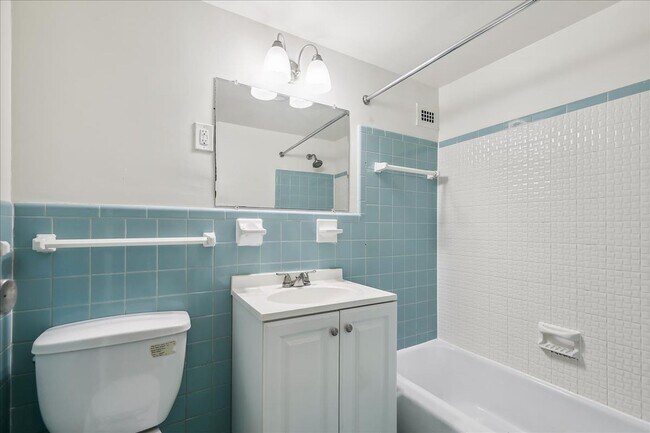 Building Photo - 10401 Grosvenor Pl