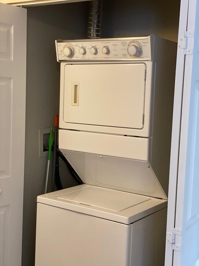 Building Photo - 425 S Villa San Marco Dr