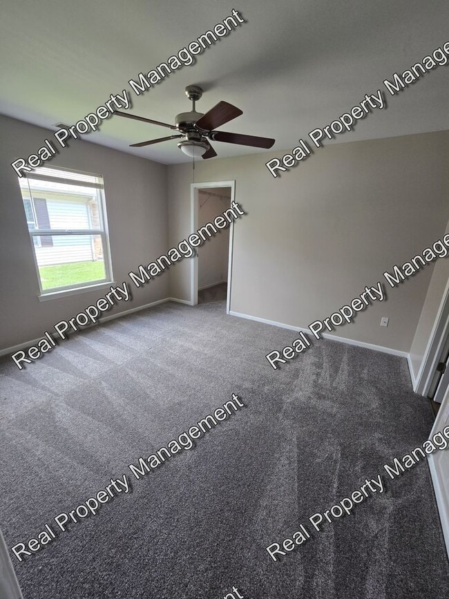 Building Photo - Updated Three Bedroom Duplex