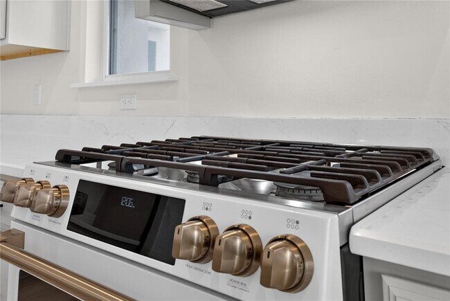 Building Photo - 15382 Arcadia Blf Lp