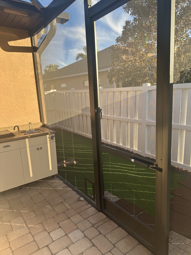 Building Photo - 566 Planters Manor Way