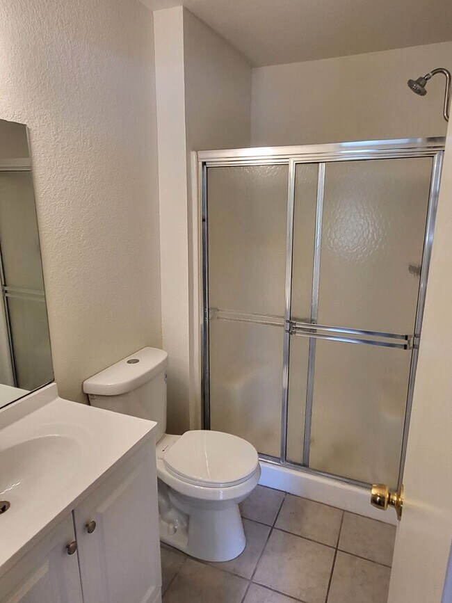 Building Photo - 2 Bedroom 2 Bathroom