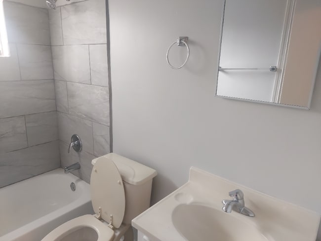 Building Photo - 797 Cavalier Dr