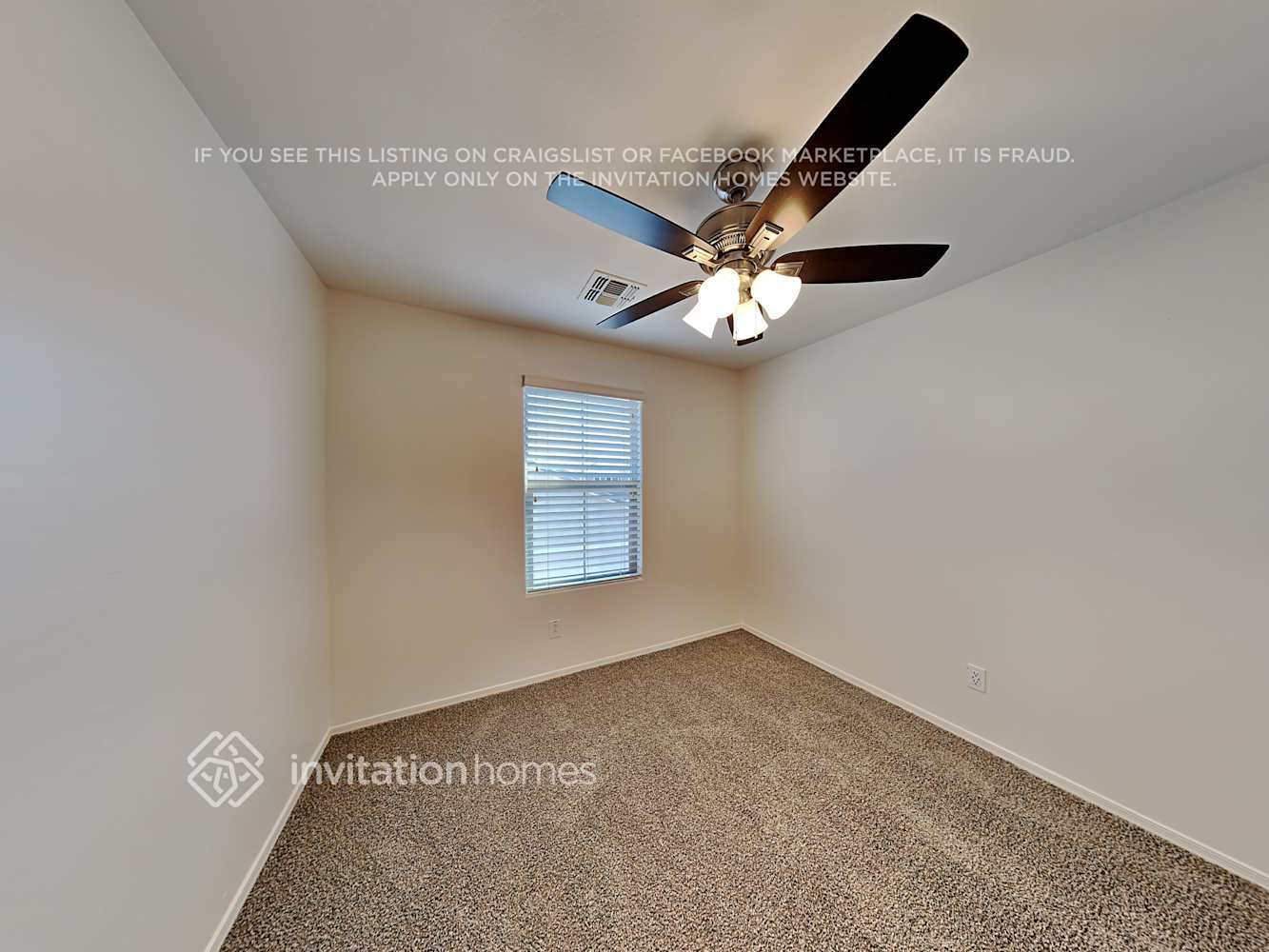 Building Photo - 326 N Sandal