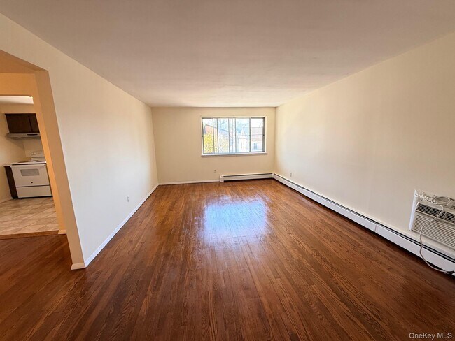 Building Photo - 95 Graywood Rd