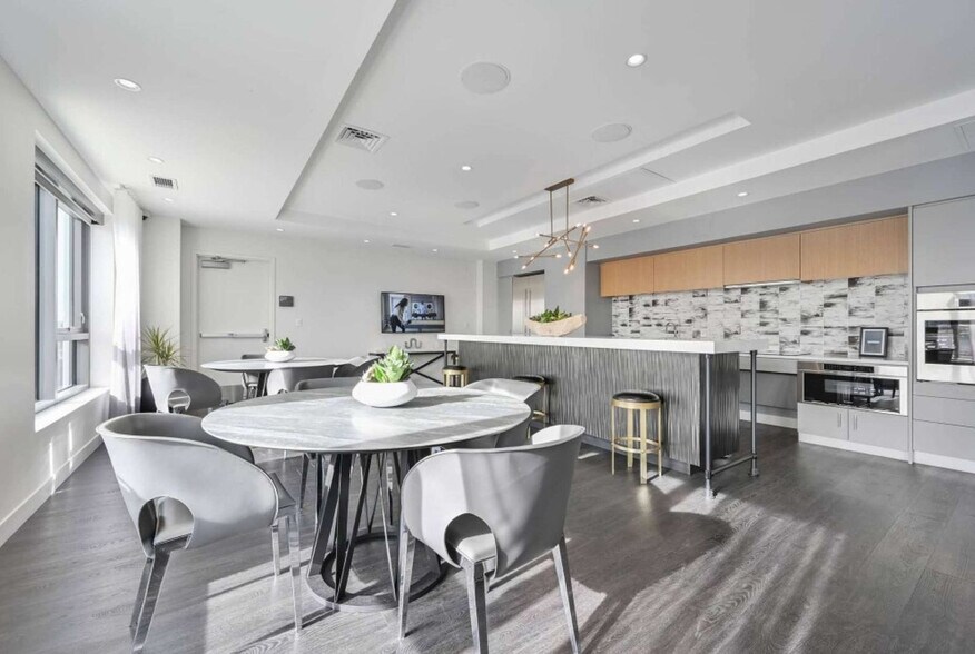 Building Photo - 360 Foley St