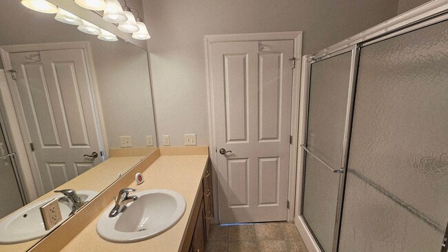 Building Photo - Bridgewater Two bedroom Condo Available!