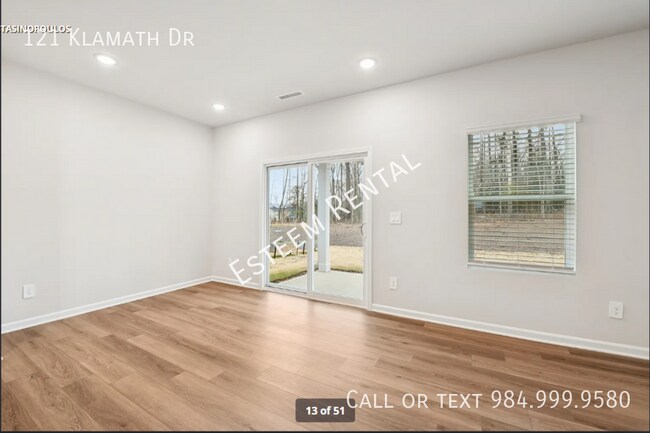 Building Photo - 121 Klamath Dr