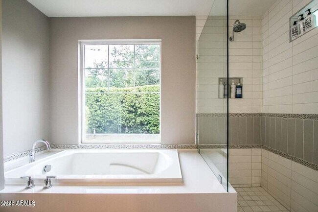 Building Photo - 4232 North 19th Pl