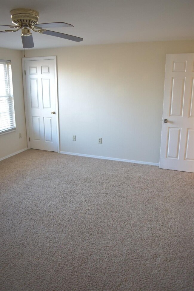 Building Photo - 2753 N Harbor Dr