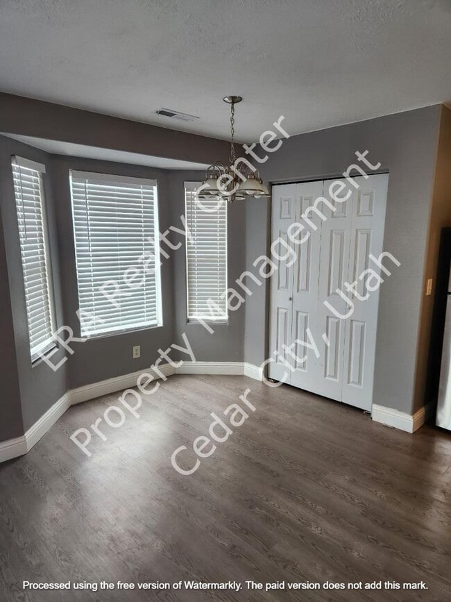 Building Photo - Move-In Discount!! 2 bedroom - 2 Bathroom Twin Home
