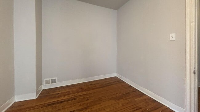 Building Photo - Charming 4-BR Traditional Row Home in West Philly