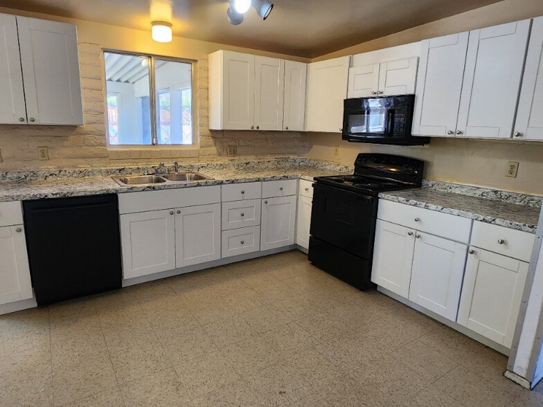 Building Photo - 1575 S Rocky Mountain Dr