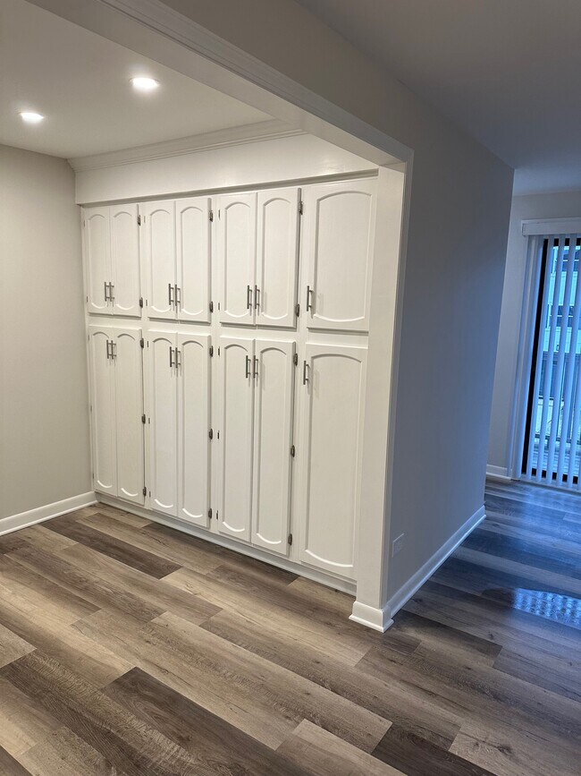 Building Photo - 249 N Gregory St