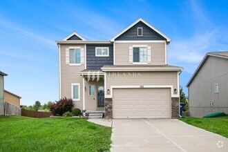 Building Photo - Clearwater Falls Two Story