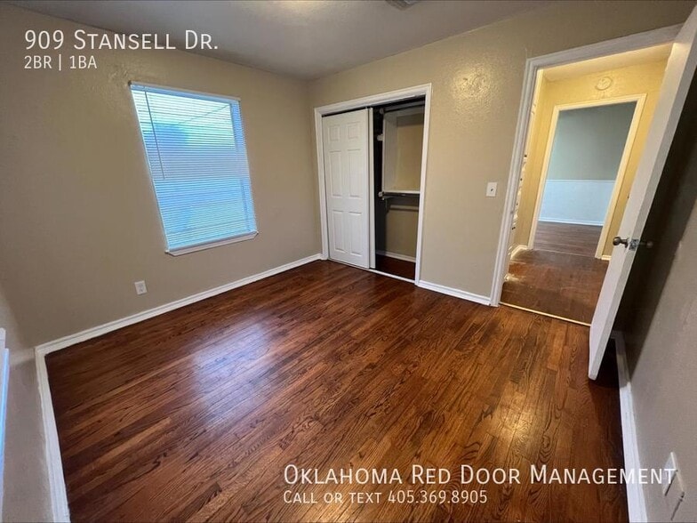 Building Photo - 909 Stansell Dr