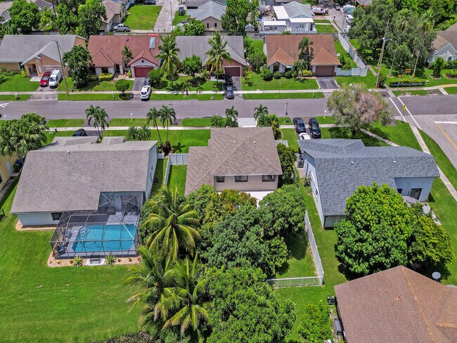 Building Photo - 9610 Dunhill Dr