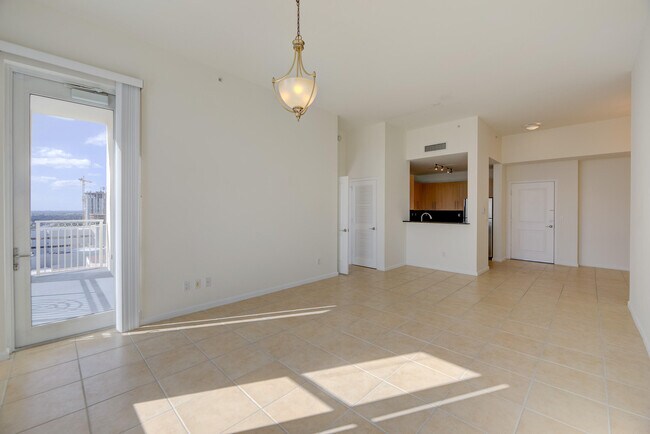 Building Photo - 511 SE 5 Ave