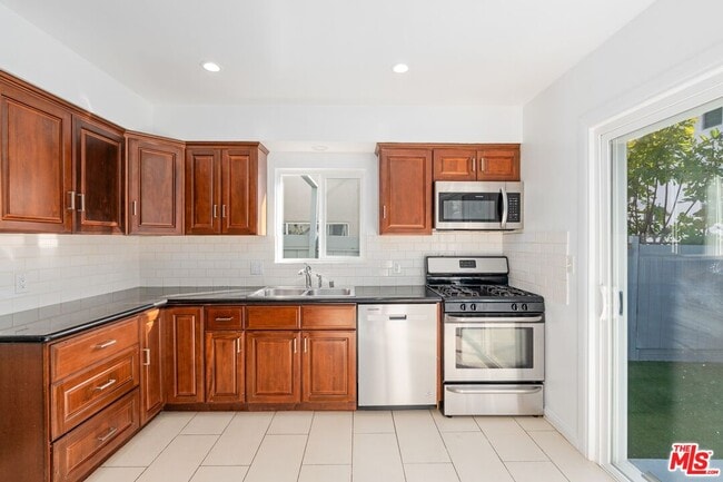 Building Photo - 1907 Selby Ave