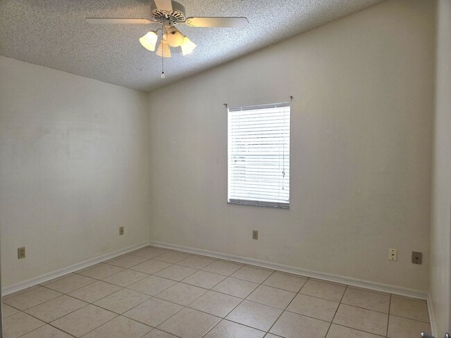 Building Photo - 739 Heathrow Ave