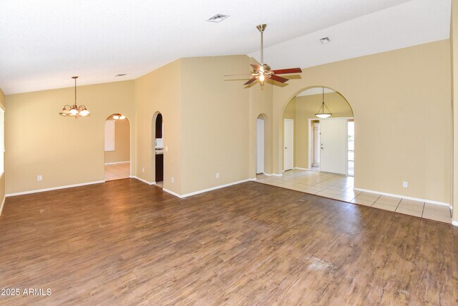 Building Photo - 3653 W Saragosa St