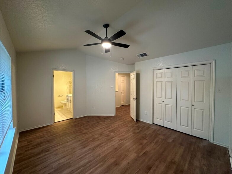 Master Bedroom - 4400 Switch Willo