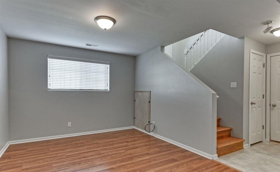 Building Photo - 16119 Cherrywood St