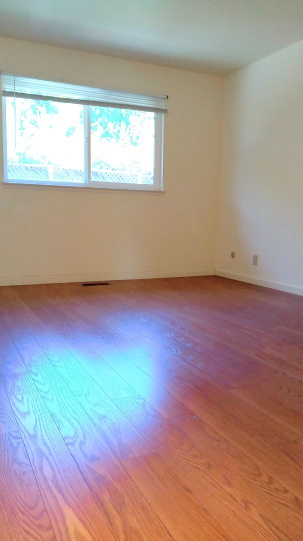 Building Photo - Charming 2bd Duplex With Private Yard & Garage