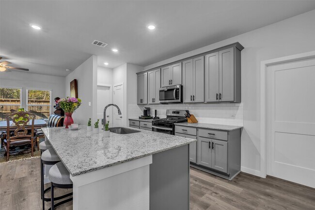 Building Photo - 7866 Alset Dr