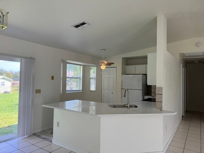 Building Photo - 3/2 Single Family Home in Lehigh Acres for...