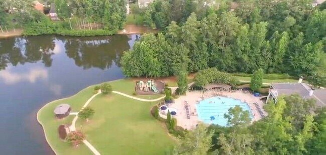 Building Photo - 1805 Montcliff Dr