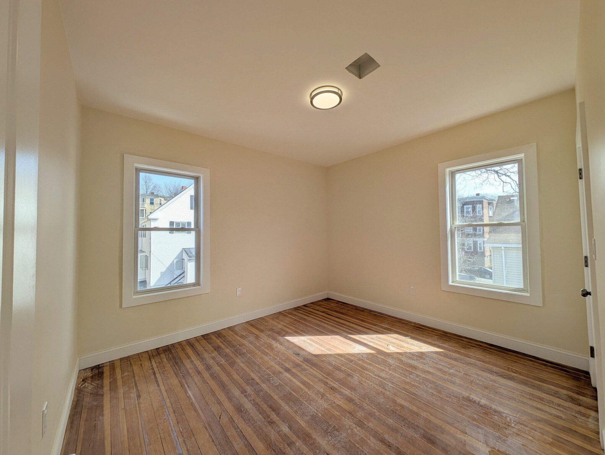 Building Photo - 7 Lowell Cir