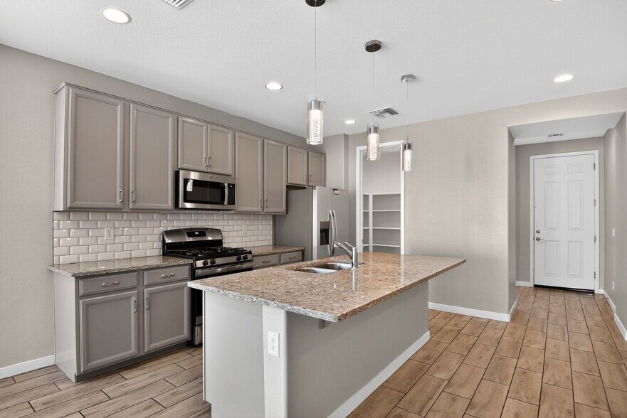 Building Photo - 10810 W Grant St