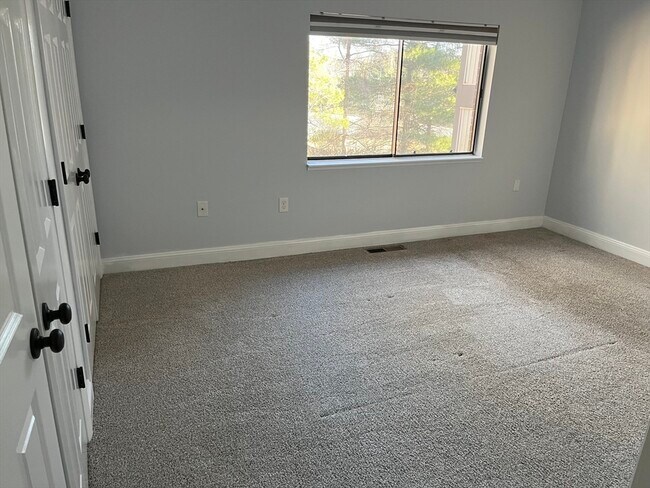 Building Photo - 37 Highwood Dr