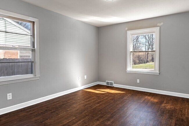 Building Photo - 112 Dawn Ave