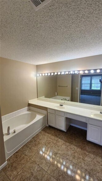 Building Photo - 2503 Timbercreek Cir