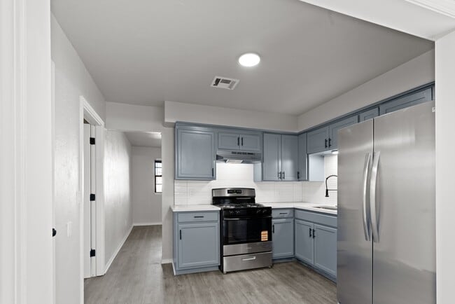 Building Photo - 1304 Pinewood Ct