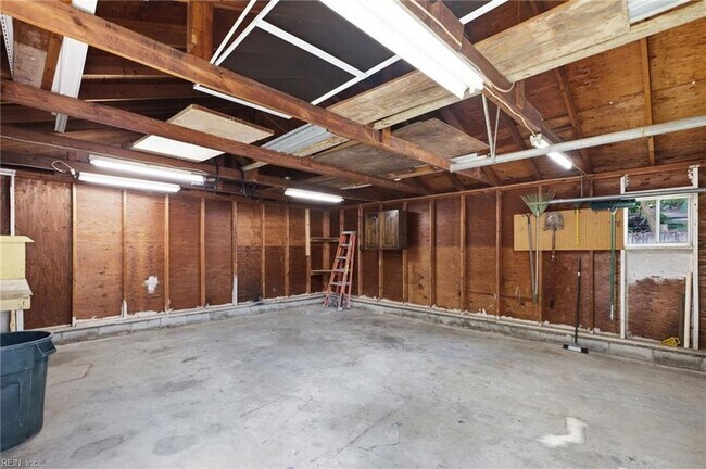 Building Photo - 5545 Aragon Dr