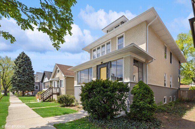 Building Photo - 1003 Beloit Ave