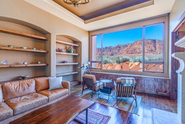 Building Photo - Exquisite Custom Home in Prestigious Commu...
