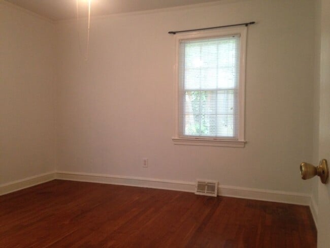 Building Photo - 3BR Normaltown Charmer