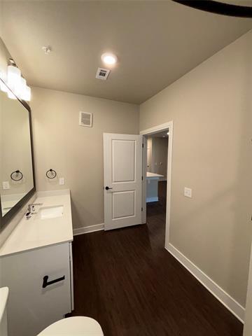 Building Photo - 111 Town Pl