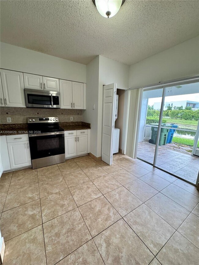 Building Photo - 16743 Hemingway Dr