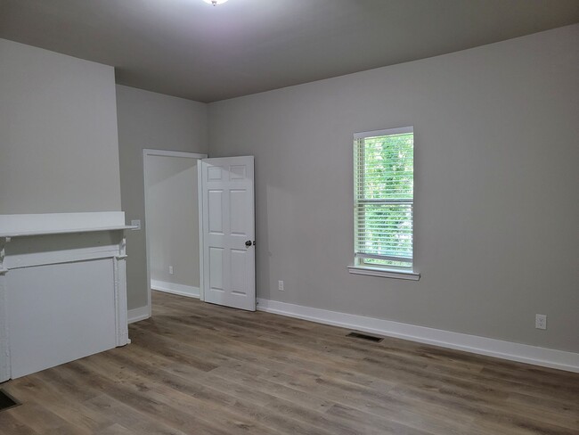 Building Photo - Renovated 1 BR 1 BA home in East Newnan