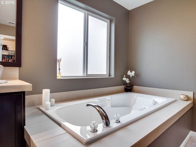 Building Photo - Stunning Home In Hillsboro 3 bedrooms, 2.5 Baths 2,608 Sq. Ft.