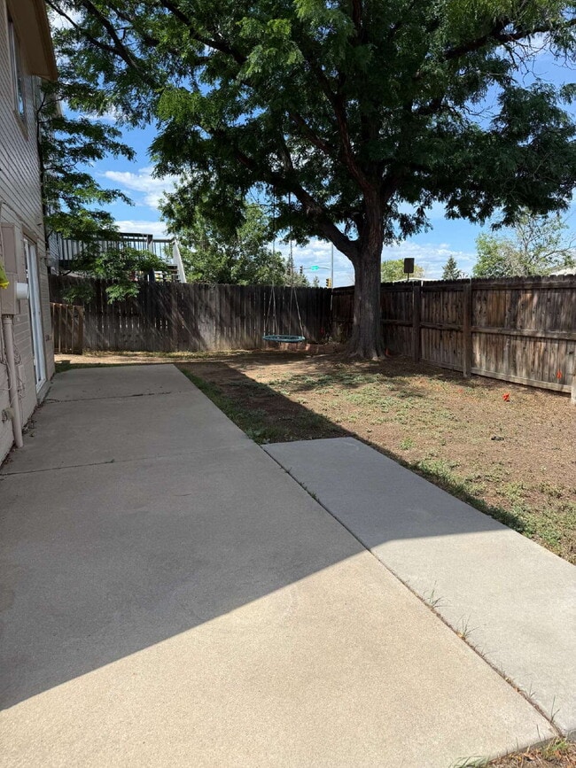 Building Photo - 4 Bedroom, 2 Bath Ranch Style Home w/ Finished Walkout Basement!