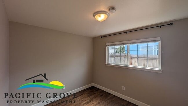 Building Photo - Updated Three Bedroom