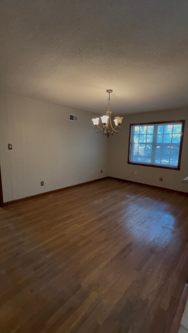 Building Photo - 3611 Naylor Dr